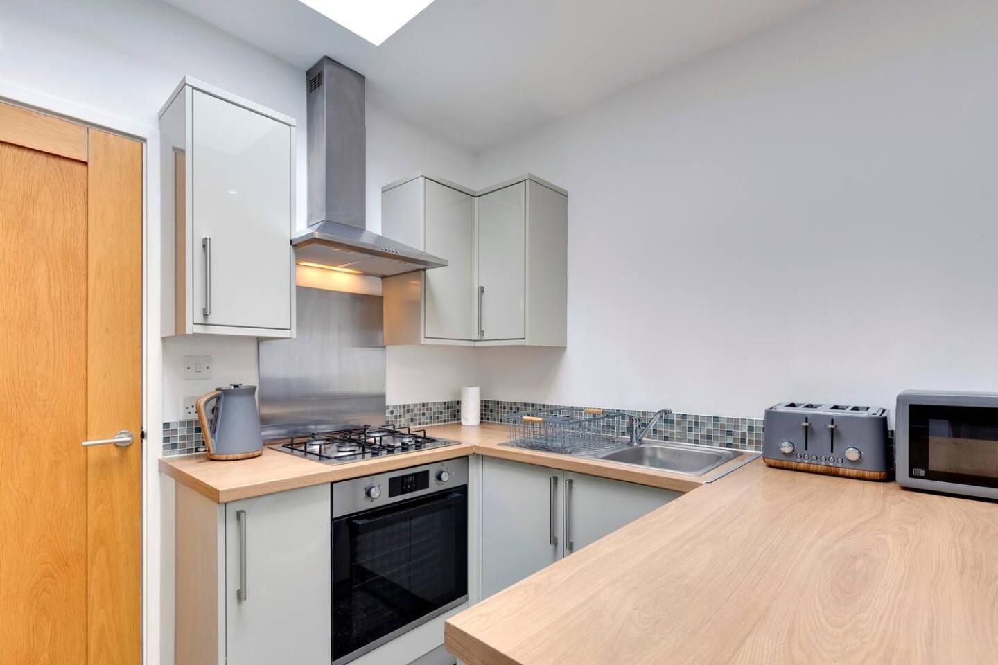 Holiday home Pass The Keys Modern On Mill Road *
